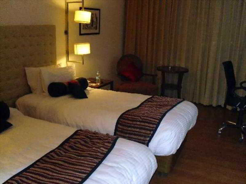 Hotel Royal Orchid Jaipur, Bani Park 4*